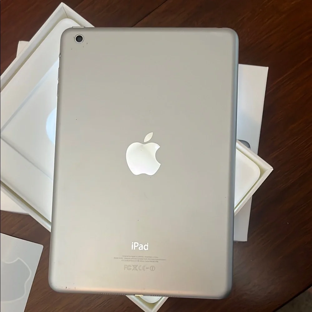Apple iPad Mini Silver A1432